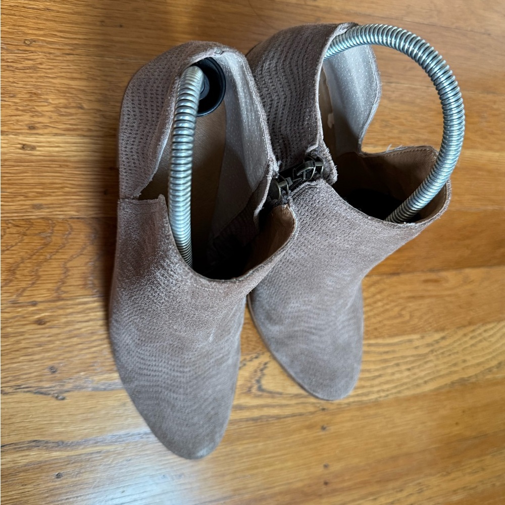 Lucky Brand Textured Tan Ankle Booties
